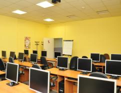Sala komputerowa szkoleniowa na Przybylaka