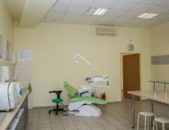 Sala stomatologiczna w Rzeszowie widok na fotel szkoleniowy