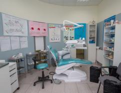 Pracownia asystentki i higienistki stomatologicznej, widok na fotel szkoleniowy