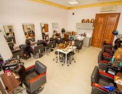 Sala z przeznaczeniem do szkoleń w zakresie fryzjerstwa