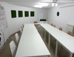 sala szkoleniowa w ustawieniu w podkowę w Krakowie