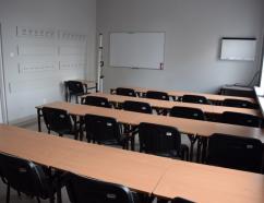 sala szkoleniowa w ustawieniu szkolnym w Bydgoszczy