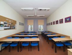 sala szkoleniowa w ustawieniu szkolnym w centrum Słupska