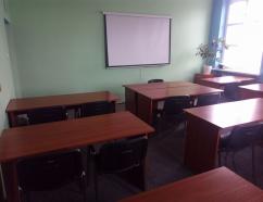 sala szkoleniowa w ustawieniu szkolnym w centrum Łodzi